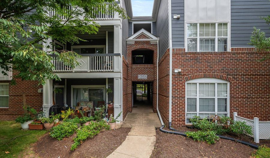 20322 BEECHWOOD Ter 301, Ashburn, VA 20147 - 2 Beds, 1 Bath