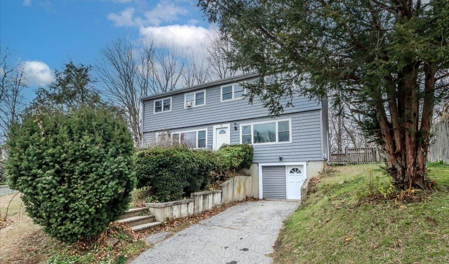 32 Pleasant St, Bethel, CT 06801 - 3 Beds, 2 Bath