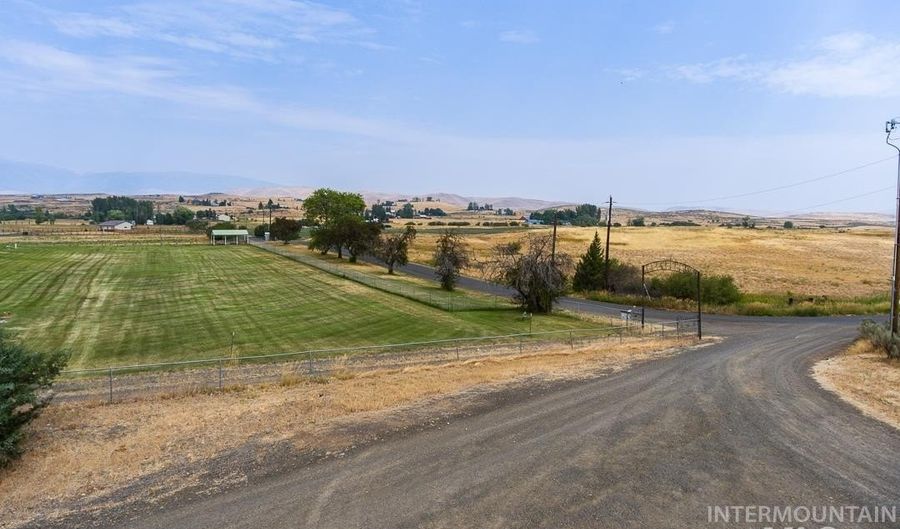 595 Cemetery Rd, Cambridge, ID 83610 - 4 Beds, 3 Bath