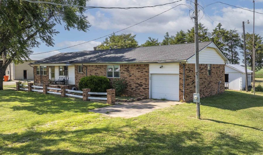 3168 282nd Rd, Arkansas City, KS 67005 - 4 Beds, 3 Bath