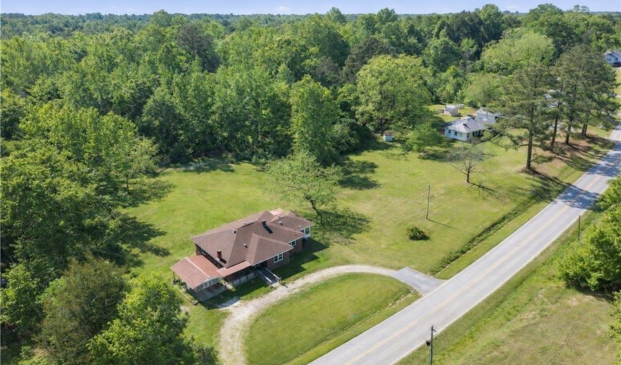 1318 S Main St, Abbeville, SC 29620 - 3 Beds, 1 Bath