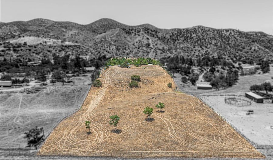 8709 Sierra Hwy, Agua Dulce, CA 91390 - 2 Beds, 1 Bath