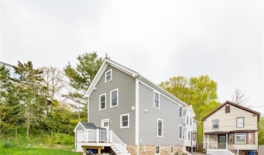 5 Gillies Ct, Newport, RI 02840 - 3 Beds, 2 Bath