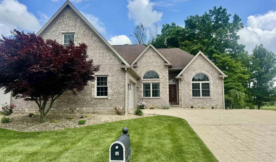803 Spyglass Hill Dr, Bedford, IN 47421 - 5 Beds, 3 Bath