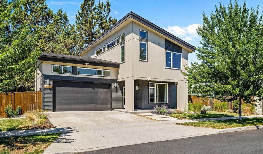 61547 SE Lincoln Ln, Bend, OR 97702 - 4 Beds, 3 Bath