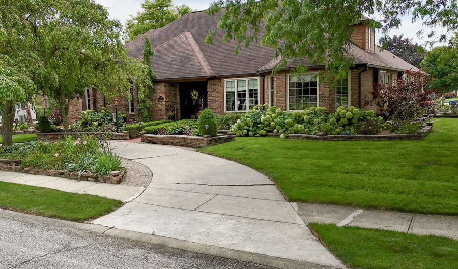 1521 Secretariat Ln, Indianapolis, IN 46217 - 4 Beds, 4 Bath