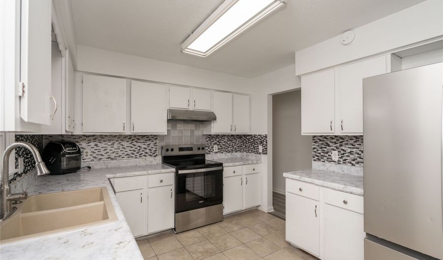 825 SE 4th St, Ankeny, IA 50021 - 4 Beds, 2 Bath