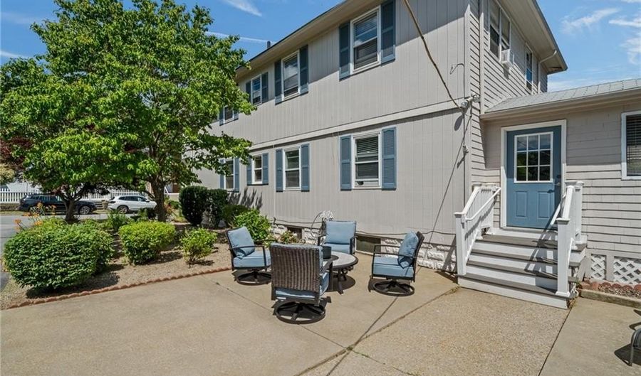 10 Denver Ave, Cranston, RI 02905 - 6 Beds, 2 Bath
