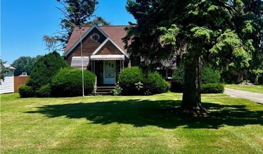 321 S Lake St, Amherst, OH 44001 - 3 Beds, 2 Bath