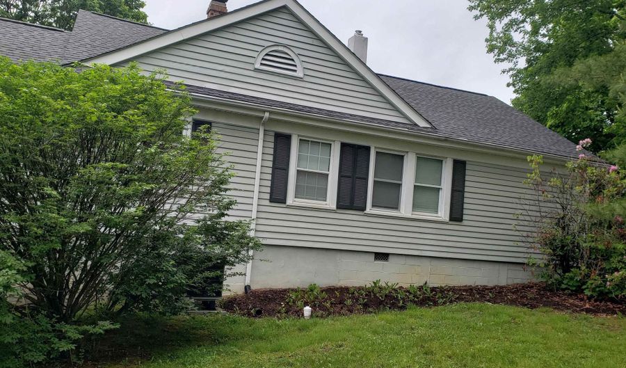 10006 JACKSON RIVER Tpke, Bacova, VA 24412 - 3 Beds, 2 Bath