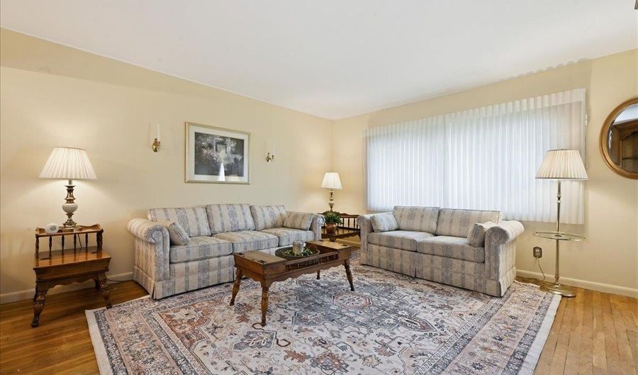 144 Hughes Pl, Albertson, NY 11507 - 4 Beds, 2 Bath