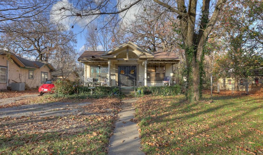 614 E 14th St, Baxter Springs, KS 66713 - 2 Beds, 1 Bath