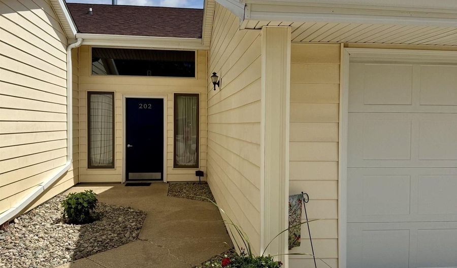 202 E 22nd St Unit 4, Atlantic, IA 50022 - 2 Beds, 2 Bath