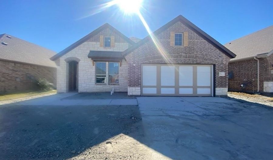 15033 Green Bluff Dr, Aledo, TX 76008 - 3 Beds, 2 Bath