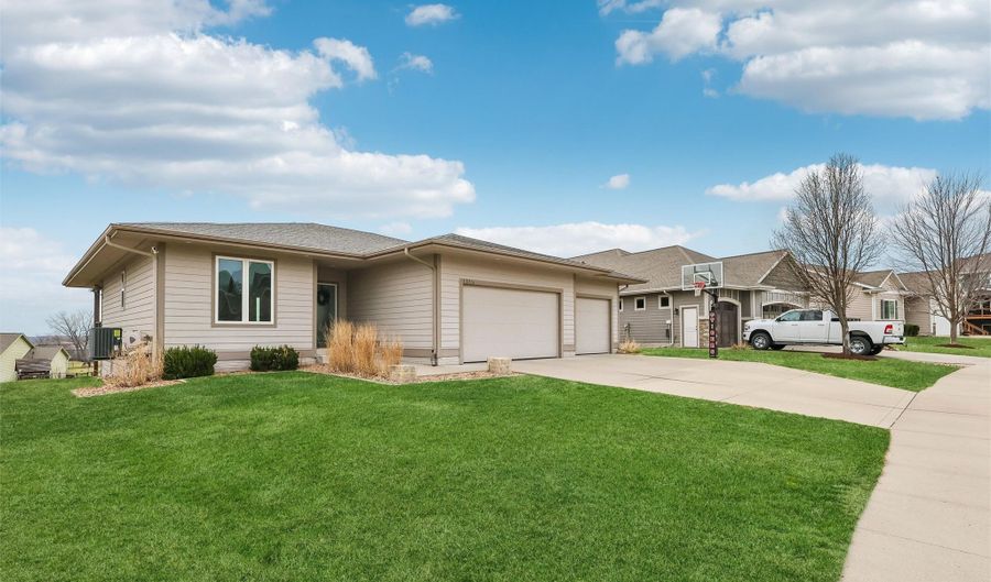 1315 Bailey Ct, Adel, IA 50003 - 4 Beds, 3 Bath