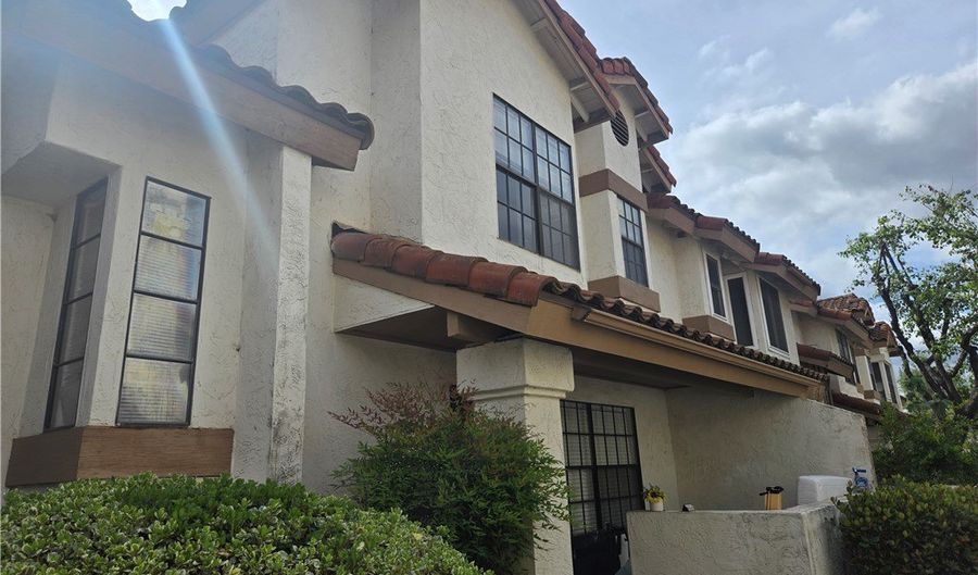 1651 S Juniper 221, Escondido, CA 92025 - 3 Beds, 3 Bath