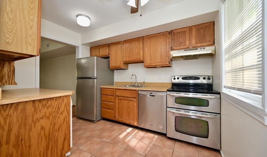 862 AZALEA Dr 20-862, Rockville, MD 20850 - 3 Beds, 3 Bath