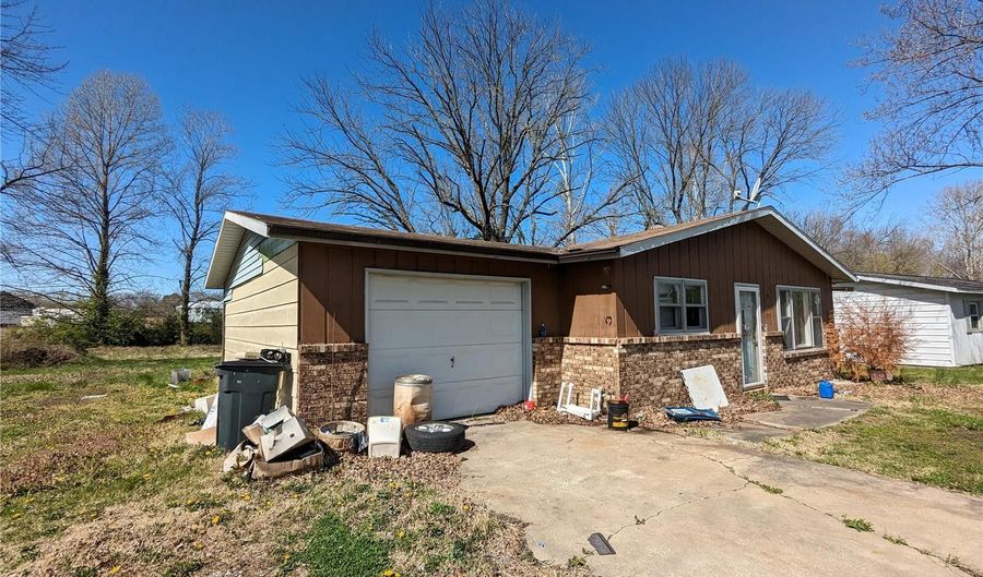 919 Roberta Dr, Murphysboro, IL 62966 - 3 Beds, 2 Bath