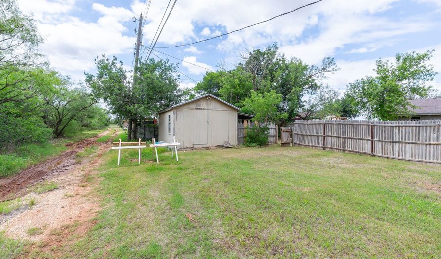 819 Avenue Q, Anson, TX 79501 - 3 Beds, 2 Bath