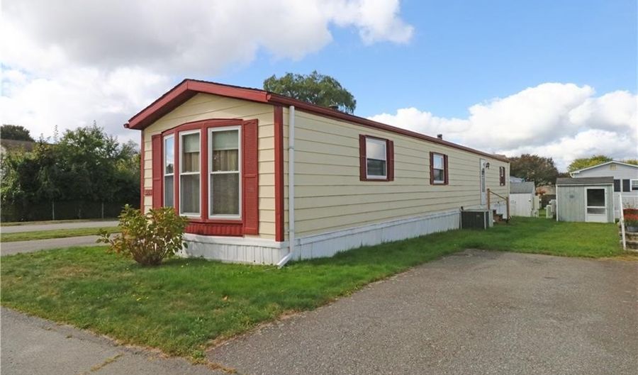 56 Bayview Pkwy, Middletown, RI 02842 - 2 Beds, 1 Bath