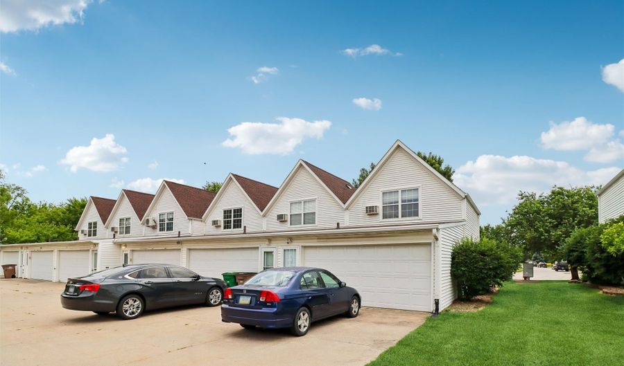 1213 10th Ave NW, Altoona, IA 50009 - 1 Beds, 1 Bath