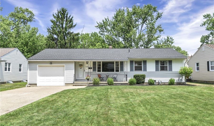 183 Sunrise Dr, Amherst, OH 44001 - 3 Beds, 3 Bath