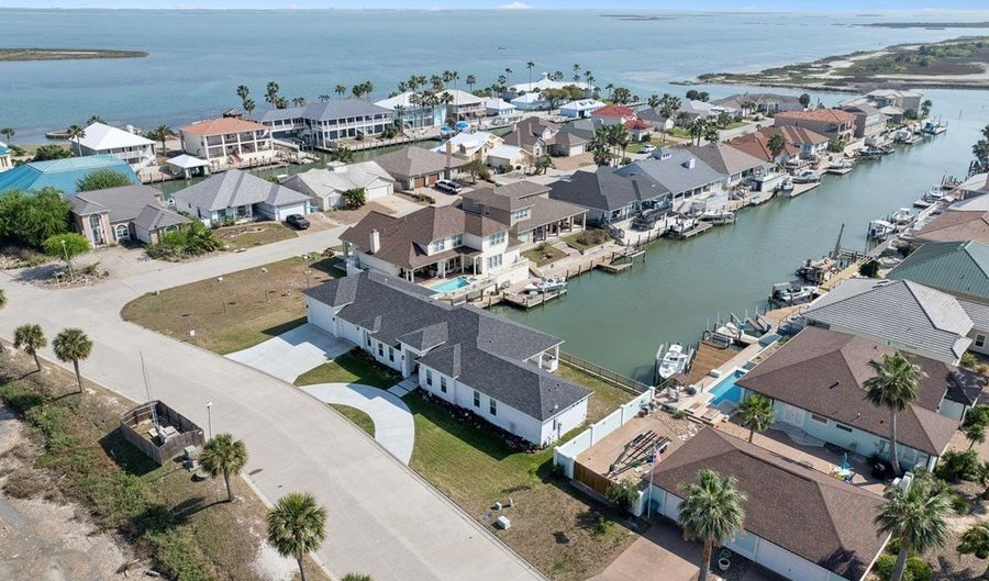 108 BayHarbor, Aransas Pass, TX 78336 - 4 Beds, 3 Bath