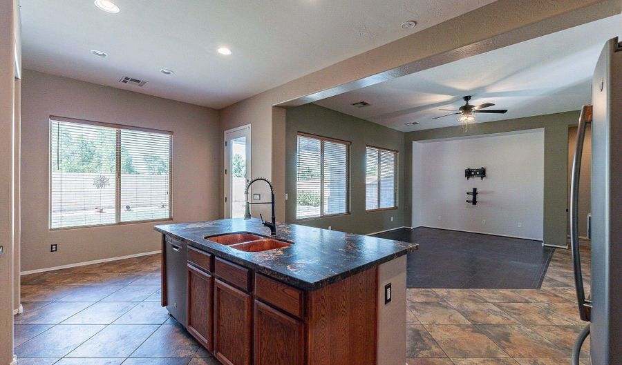6922 S BLACK HILLS Way, Chandler, AZ 85249 - 5 Beds, 4 Bath