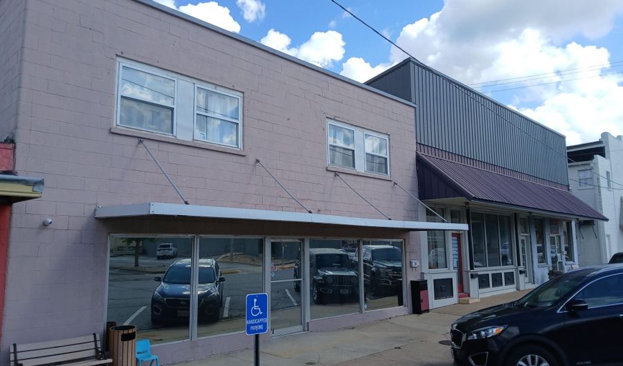 17 W Locust St, Aurora, MO 65605 - 0 Beds, 0 Bath