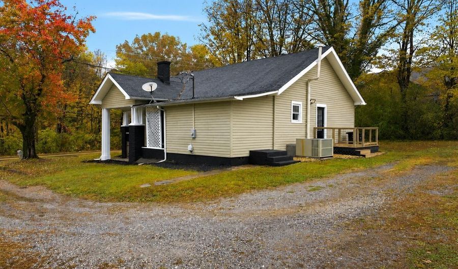 1519 W Madison Ave, Athens, TN 37303 - 3 Beds, 2 Bath