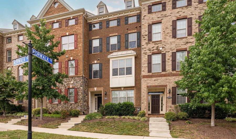 22635 NORWALK Sq, Ashburn, VA 20148 - 4 Beds, 5 Bath