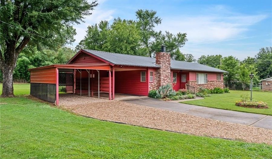 803 8th St, Barling, AR 72923 - 3 Beds, 1 Bath