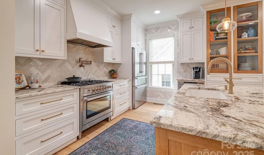 8 Flowering Cherry Dr, Asheville, NC 28805 - 4 Beds, 3 Bath