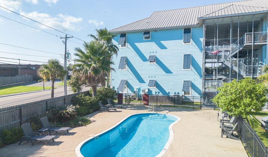 699 Dunbar Ave, Bay St. Louis, MS 39520 - 2 Beds, 2 Bath