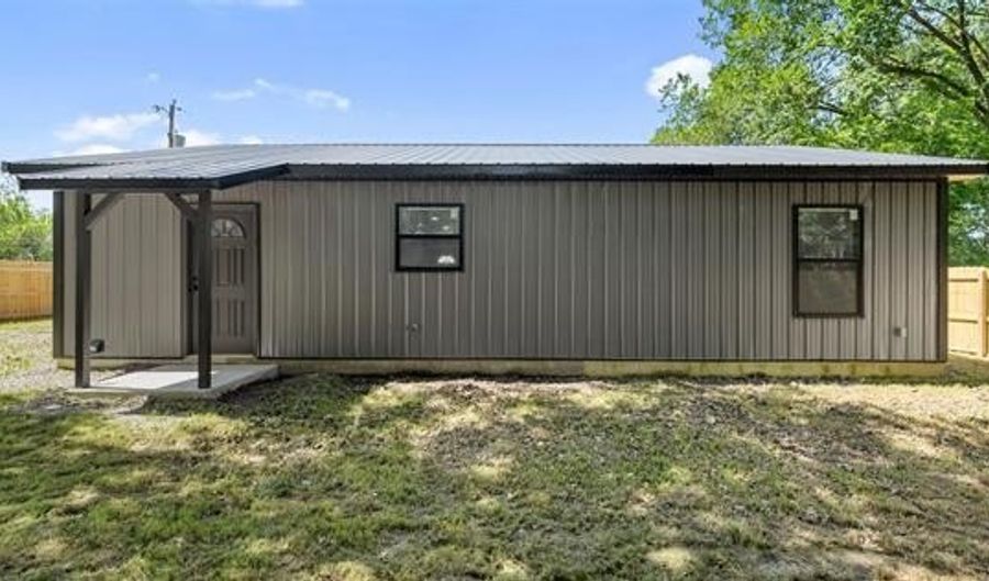 204 NE 2nd St, Adair, OK 74330 - 3 Beds, 2 Bath