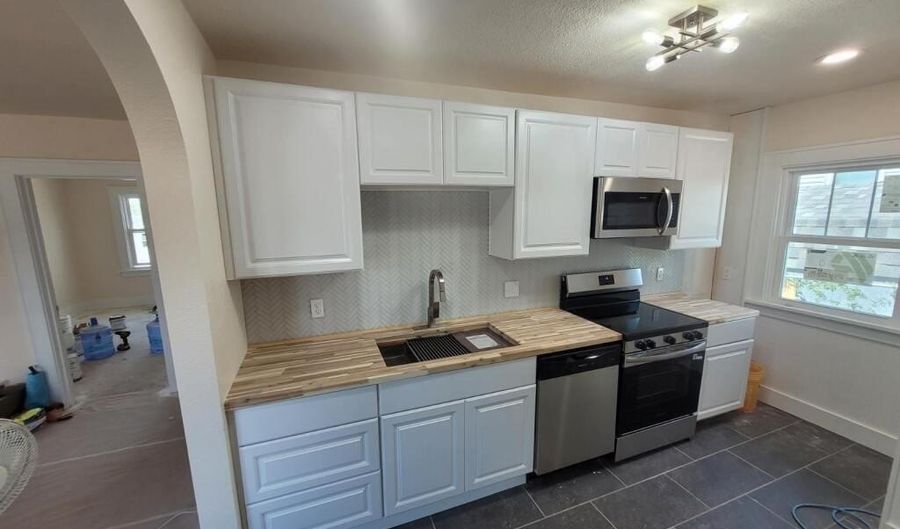1420 E 23RD St, Cheyenne, WY 82001 - 4 Beds, 1 Bath