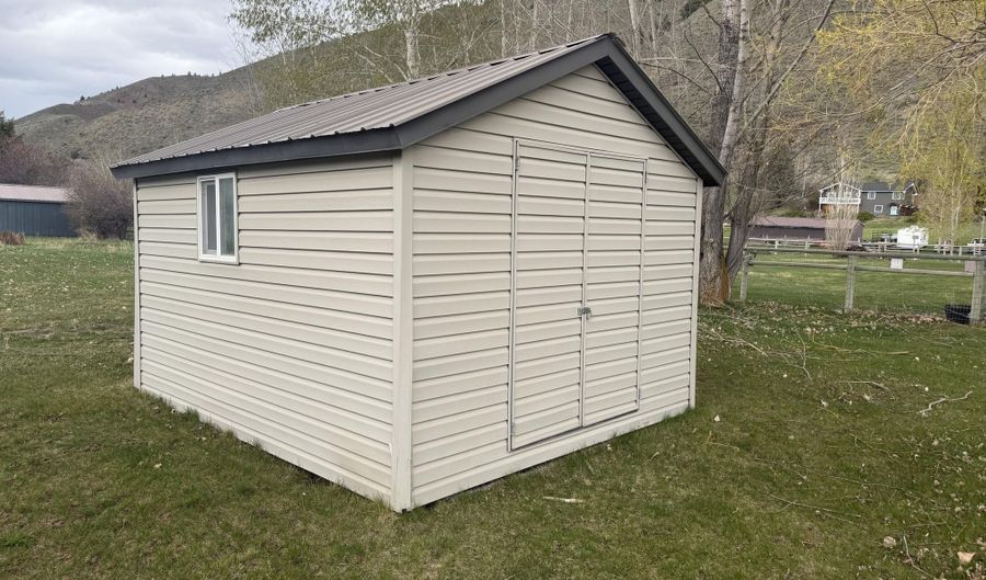217 WESTVIEW Dr, Afton, WY 83110 - 4 Beds, 3 Bath