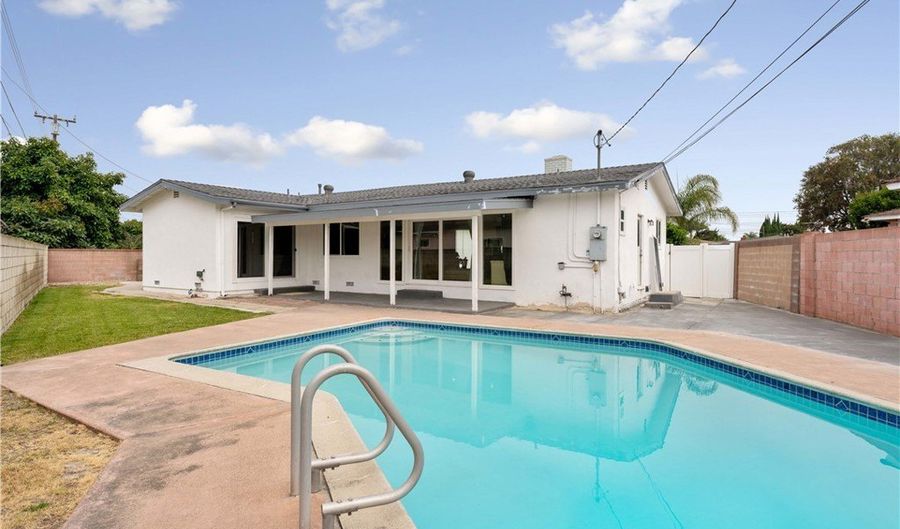 2106 W Judith Ln, Anaheim, CA 92804 - 3 Beds, 3 Bath