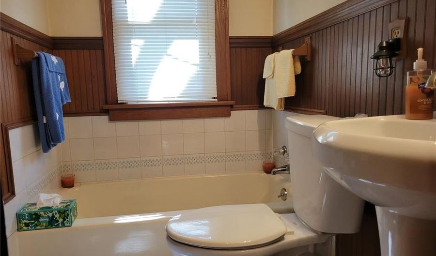 3430 California Ave, Alton, IL 62002 - 2 Beds, 2 Bath