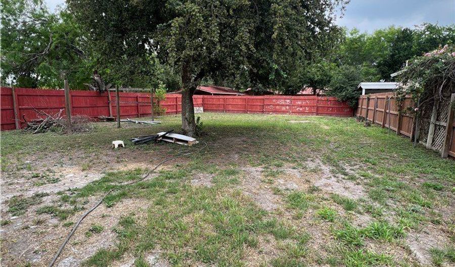 205 W 3rd St, Alice, TX 78332 - 7 Beds, 3 Bath