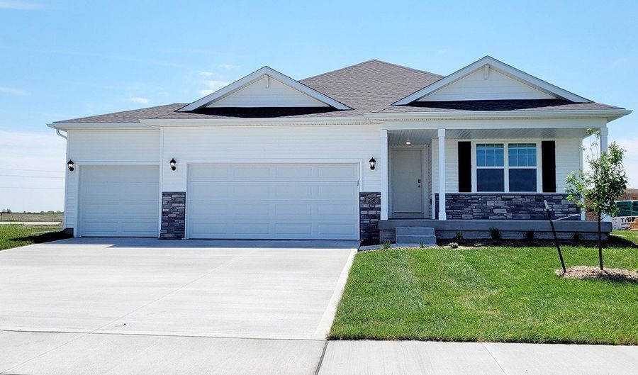 4038 2ND Ave SW, Altoona, IA 50009 - 4 Beds, 3 Bath