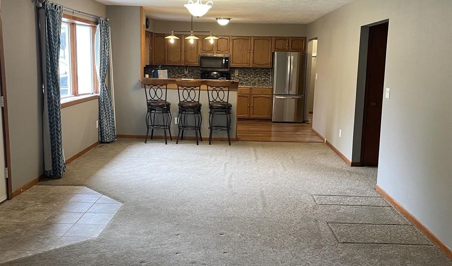 602 S 3rd St, Beresford, SD 57004 - 2 Beds, 2 Bath