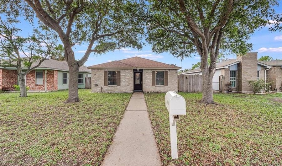 109 Misty Ln, Aransas Pass, TX 78336 - 3 Beds, 2 Bath