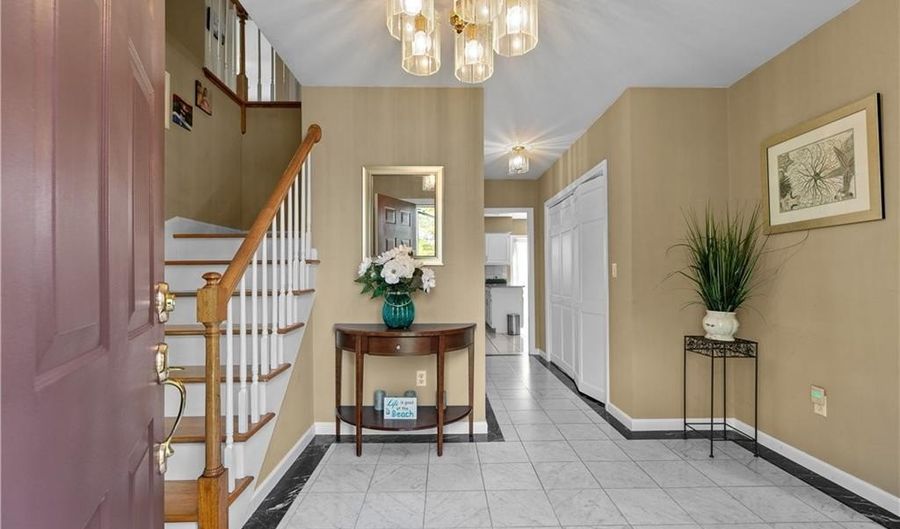 20 Morrison Ave, Middletown, RI 02840 - 4 Beds, 3 Bath