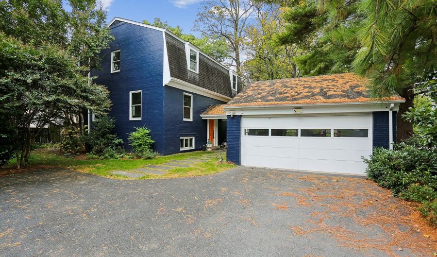 5638 BRADLEY Blvd, Bethesda, MD 20814 - 3 Beds, 4 Bath