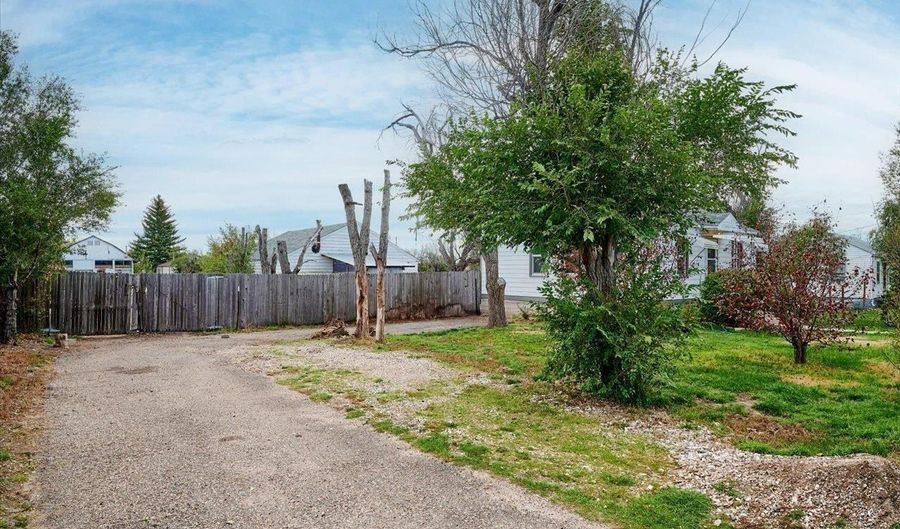 2201 S FIFTH Ave, Cheyenne, WY 82007 - 4 Beds, 1 Bath