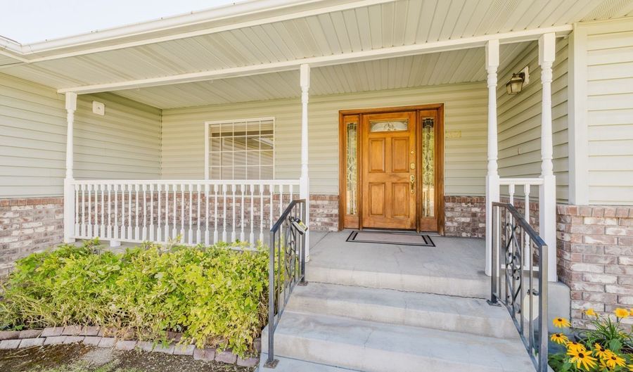 1301 DOTTA Dr, Elko, NV 89801 - 5 Beds, 3 Bath