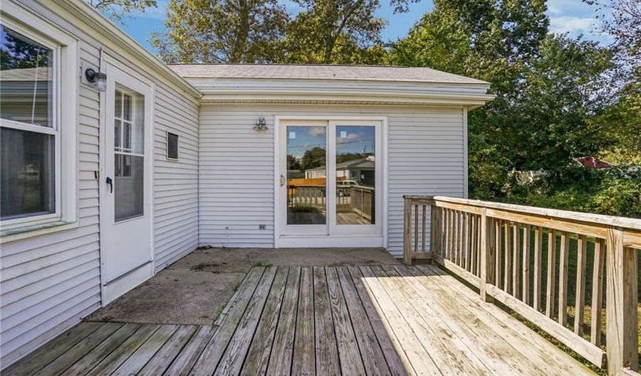 3 Creighton Pl, Coventry, RI 02816 - 3 Beds, 1 Bath