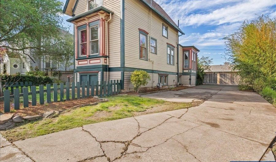 725 6th Ave SW, Albany, OR 97321 - 3 Beds, 2 Bath