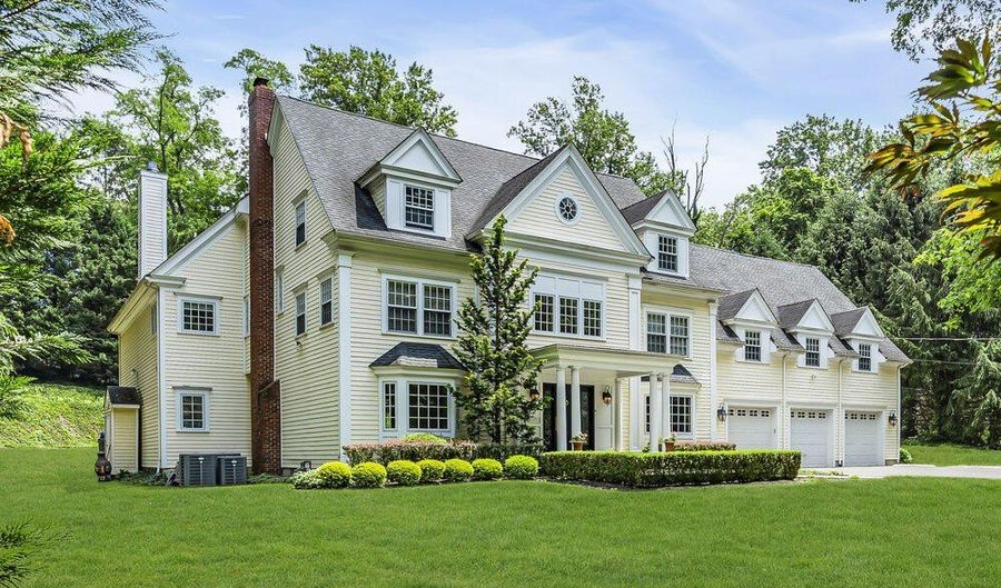 41 Marlpit Pl, Middletown, NJ 07748 - 6 Beds, 6 Bath